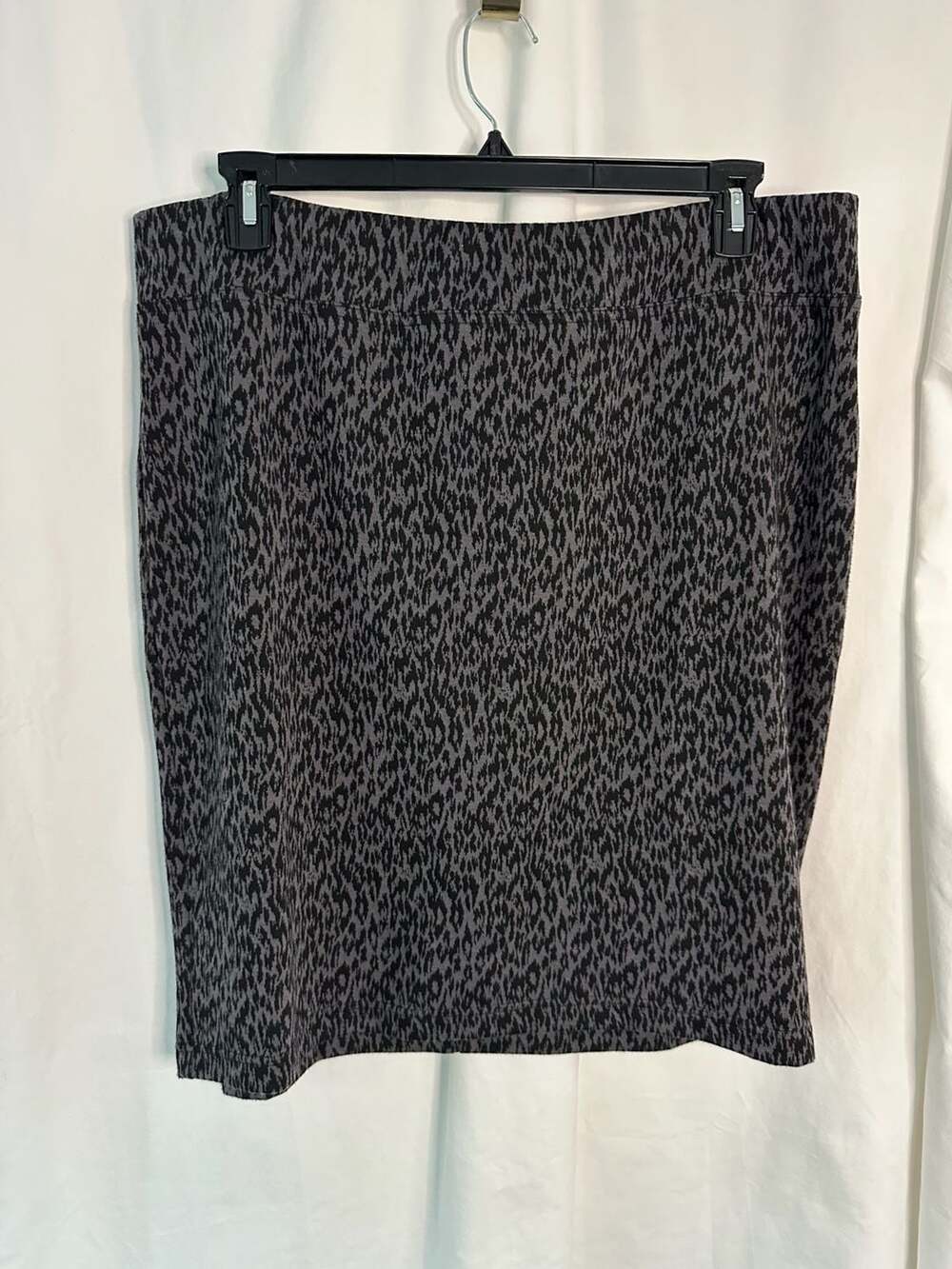 Style & Co. Woman Gray and Black Animal Print Stretch Pencil Skirt Size 2X